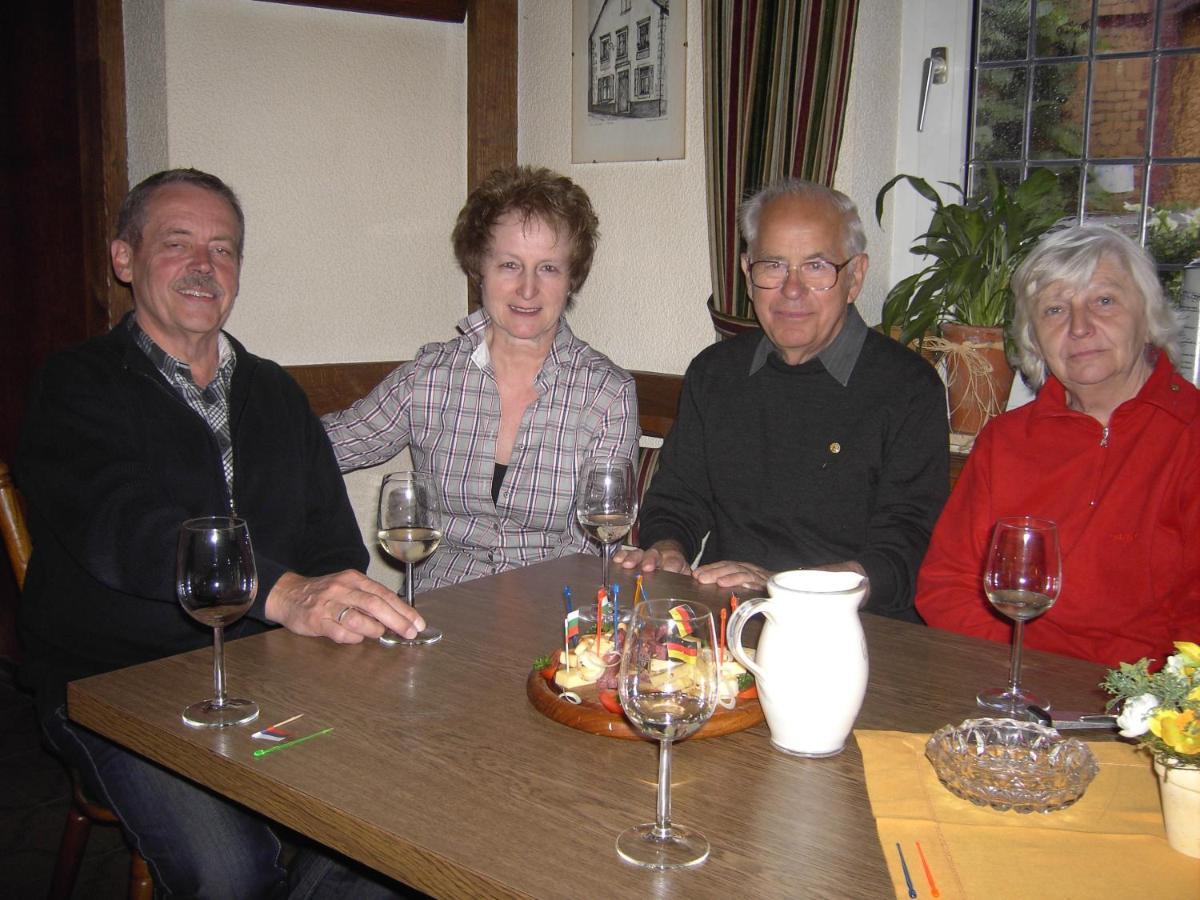 Weinstube Pension Moselbluemchen Zeltingen-Rachtig Exteriör bild