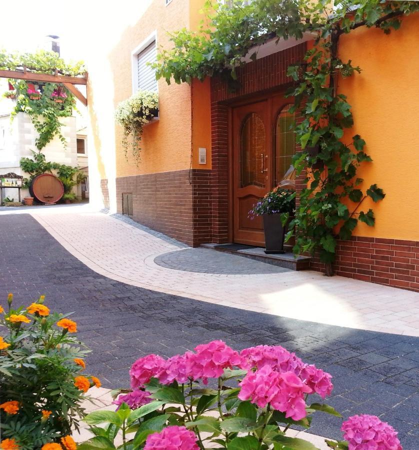 Weinstube Pension Moselbluemchen Zeltingen-Rachtig Exteriör bild